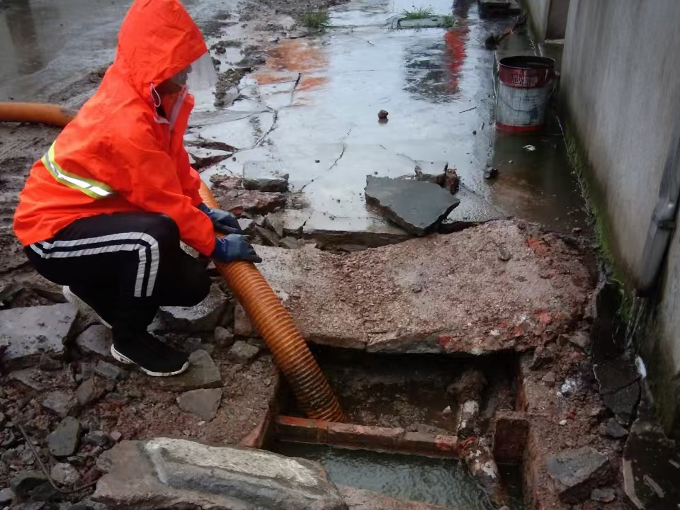 舟山专业清理污水池 炜誉市政以规范流程守护城市 “肠道”