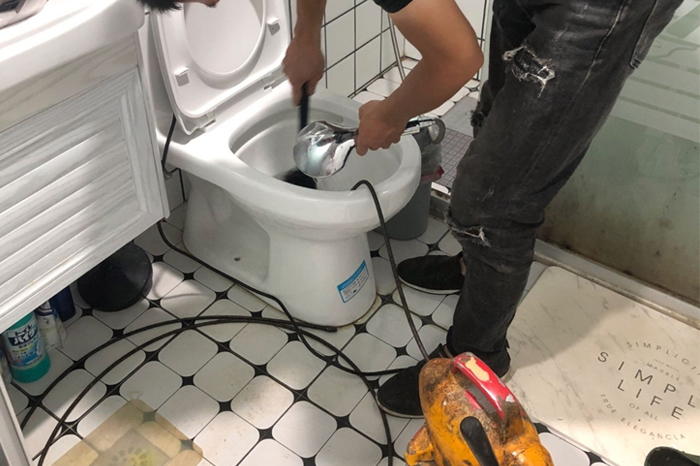 舟山马桶堵塞自己疏通还是找师傅？专业上门服务让你省时更省心